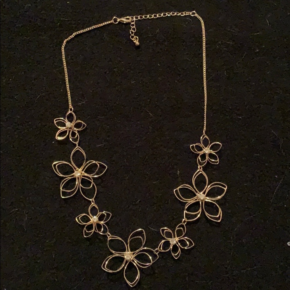 3D floral necklace